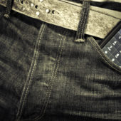 o-cellphone-pocket-facebook
