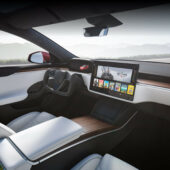 Tesla отметила первый полностью прибыльный год анонсом Cyberpunk 2077 и «Ведьмака-3» на своем игровом сервисе для электромобилей